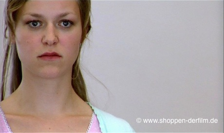 Die Schauspielerin Lisa Wagner als Irina in dem Film Shoppen